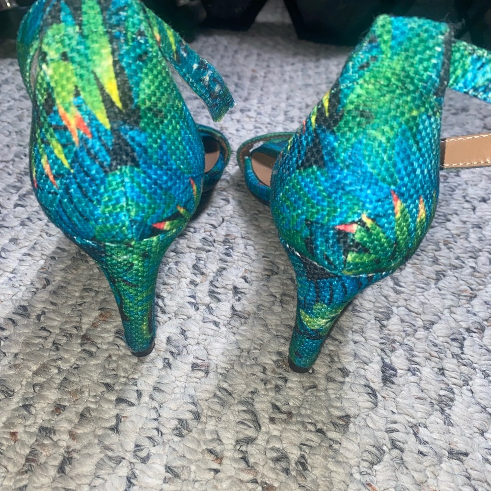 Cute floral open toe short heels! - Picture 3 of 5